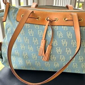 🍸 Dooney & Bourke Handbag